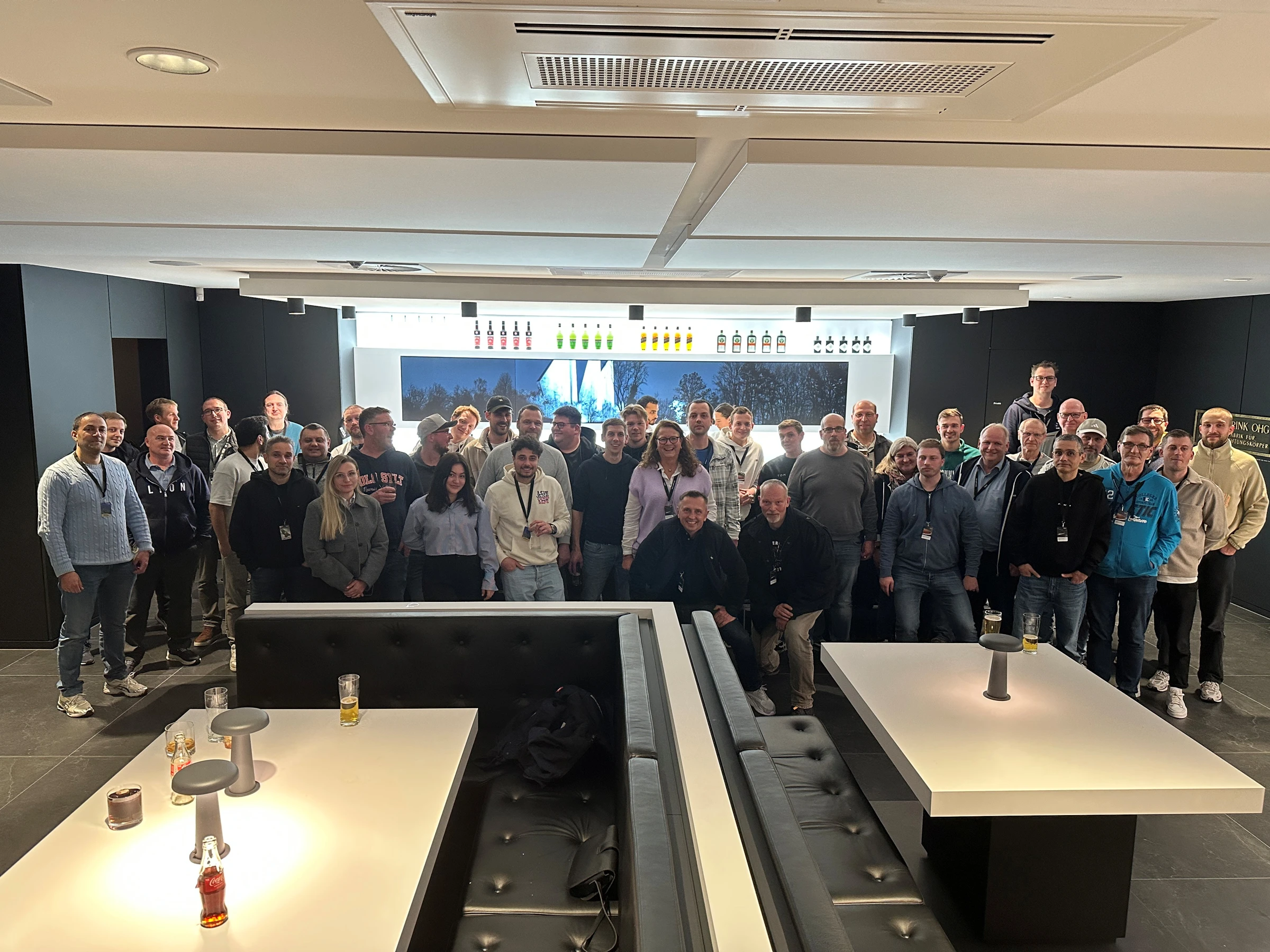 Gruppenfoto von Mitarbeitenden der Erpenstein GmbH bei einer gemeinsamen Veranstaltung